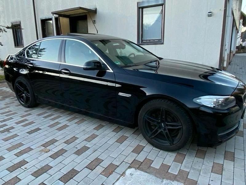 Schwarz Gebraucht 2013 BMW 520 Luxury Line Limousine | 9.800 € (Superpreis) - Bild 1/4