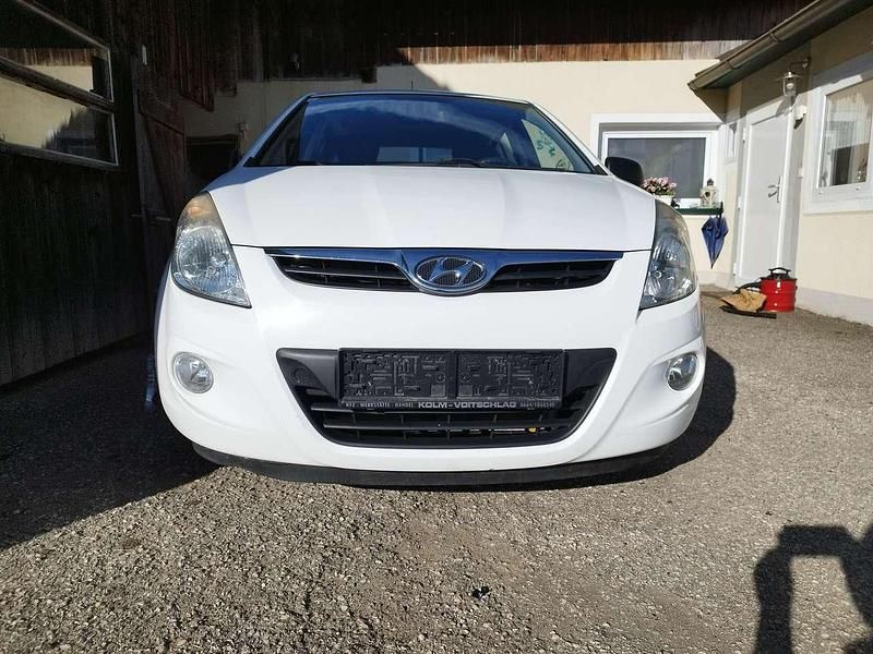 Weiß Gebraucht 2011 Hyundai i20 Comfort Limousine | 3.000 € (Fairer Preis) - Bild 1/4