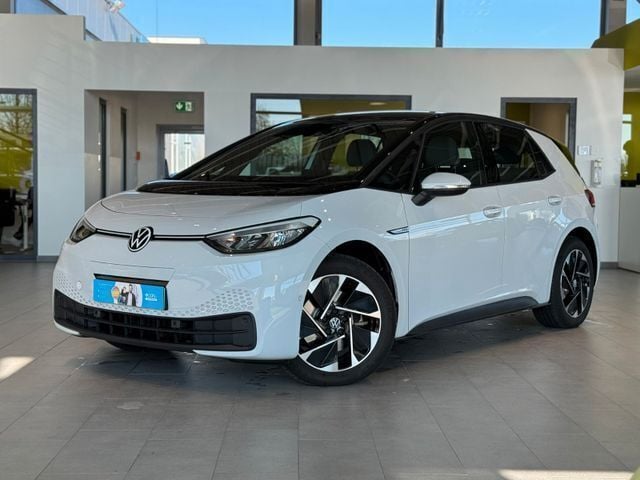 Gletscherweiß metallic Gebraucht 2023 VW ID.3 Pro Performance Kleinwagen | 27.495 € (Fairer Preis) - Bild 1/2