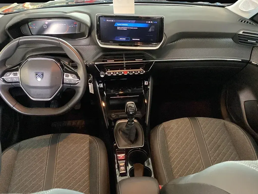 Gebraucht Peugeot 208 Allure 101 PS (74 kW) 2025 Schwarz Kleinwagen
