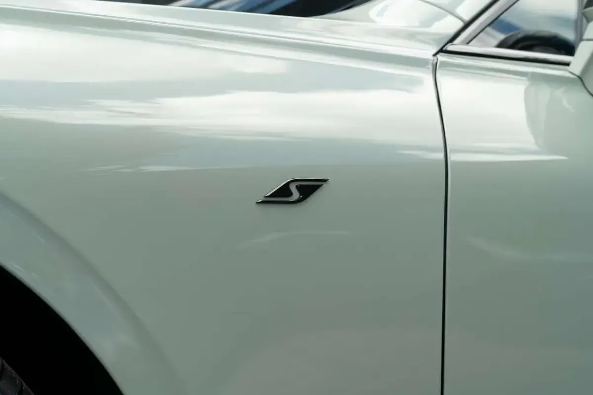Neu Bentley Continental 680 PS (500 kW) 2026 Grün Cabrio