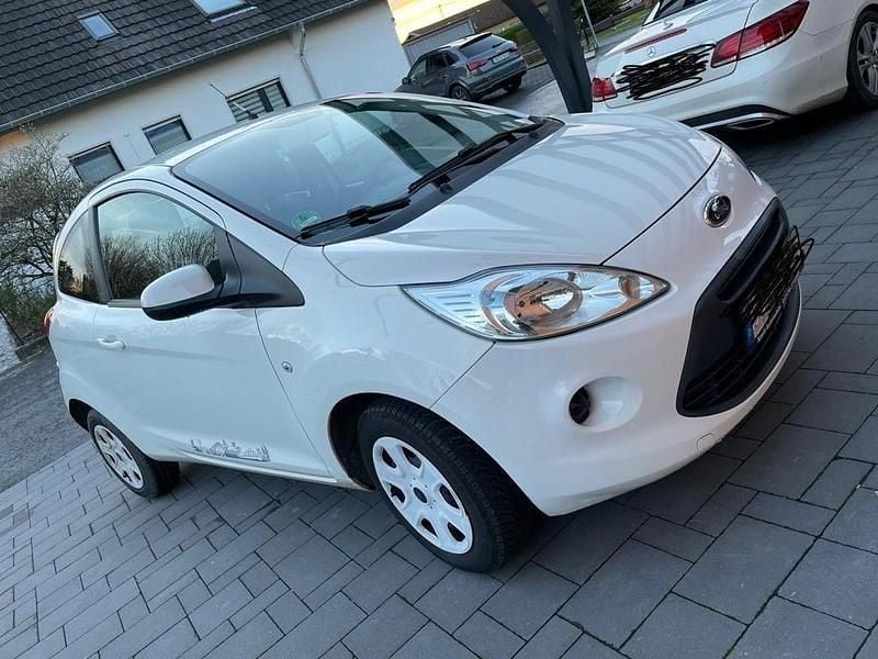 Gebraucht Ford Ka Trend 69 PS (50 kW) 2014 Weiß Kleinwagen