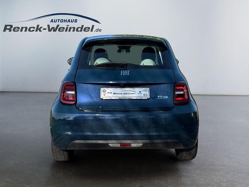 Gebraucht Fiat 500e La Prima 86 kW (118 PS) 2023 Gruen Kleinwagen