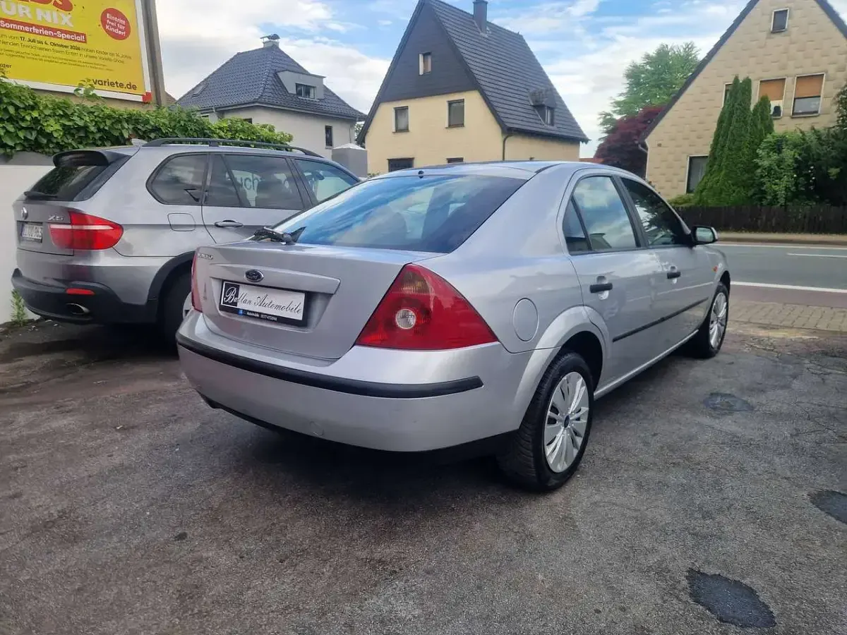 Gebraucht Ford Mondeo Ambiente 110 PS (80 kW) 2003 Grau Limousine