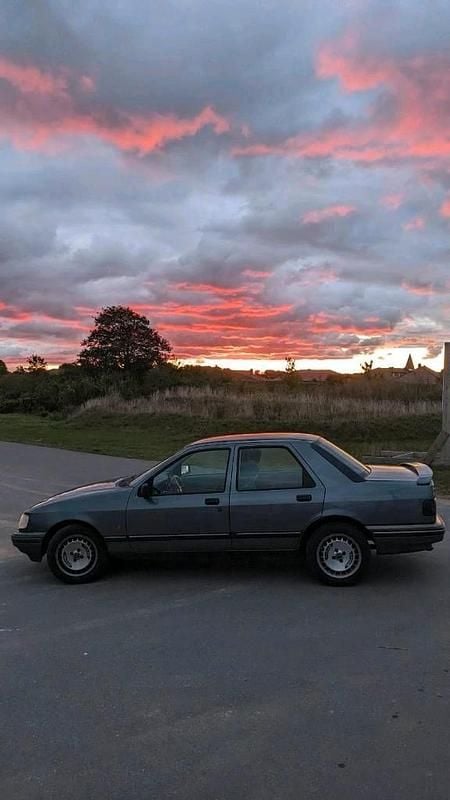 Second-hand Ford Sierra 100 CP (73 kW) 1992 Argintiu Berlinǎ