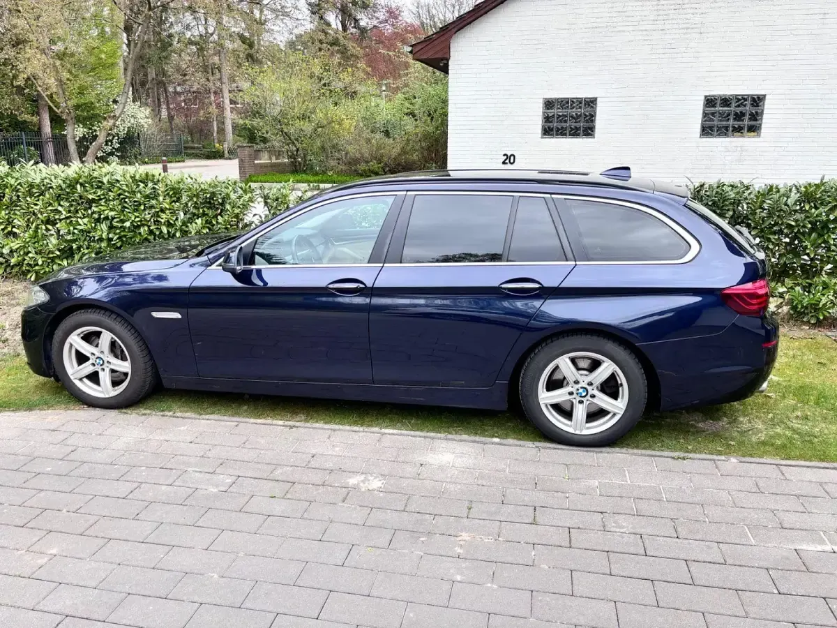 Gebraucht BMW 530 258 PS (189 kW) 2013 Blau Kombi