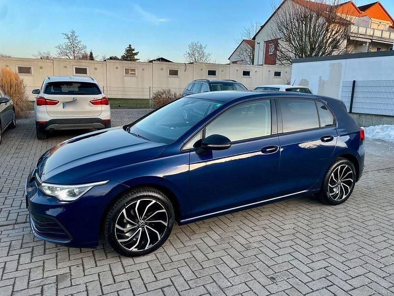 Blau Gebraucht 2023 VW Golf Life Limousine | 20.000 € (Superpreis) - Bild 1/4