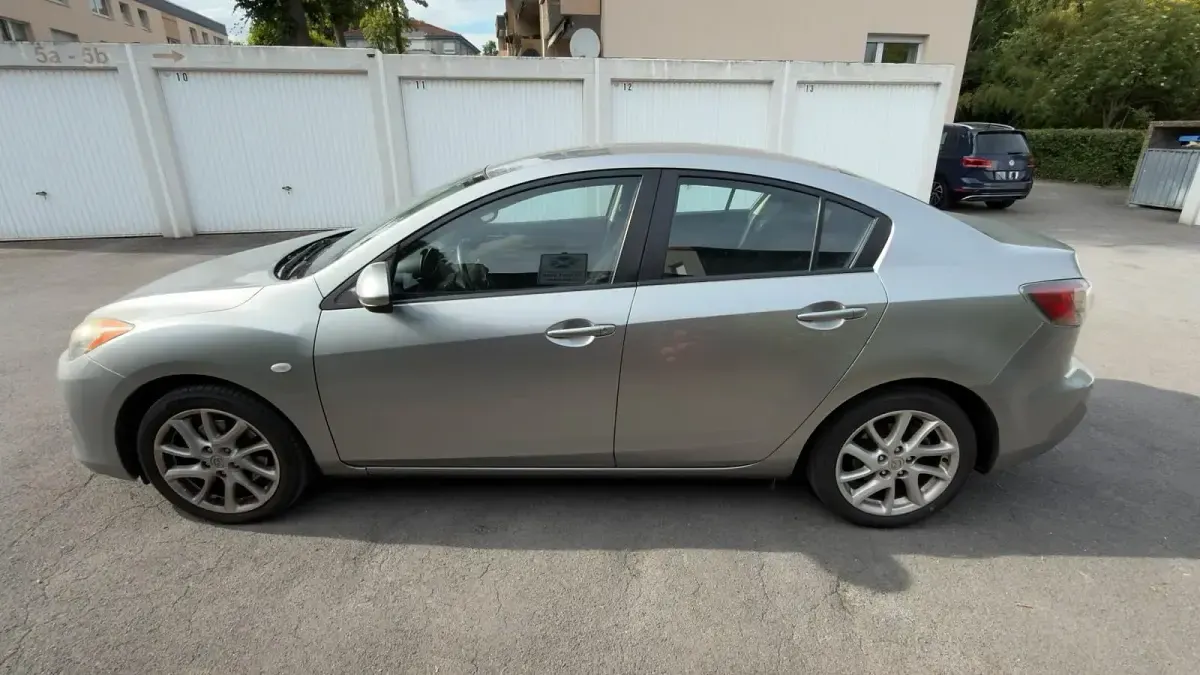 Gebraucht Mazda 3 Exclusive-Line 151 PS (111 kW) 2011 Silber Limousine