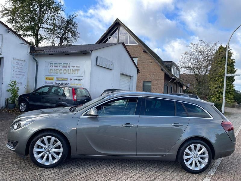 Grau Gebraucht 2017 Opel Insignia Kombi | 11.495 € (Fairer Preis) - Bild 1/4