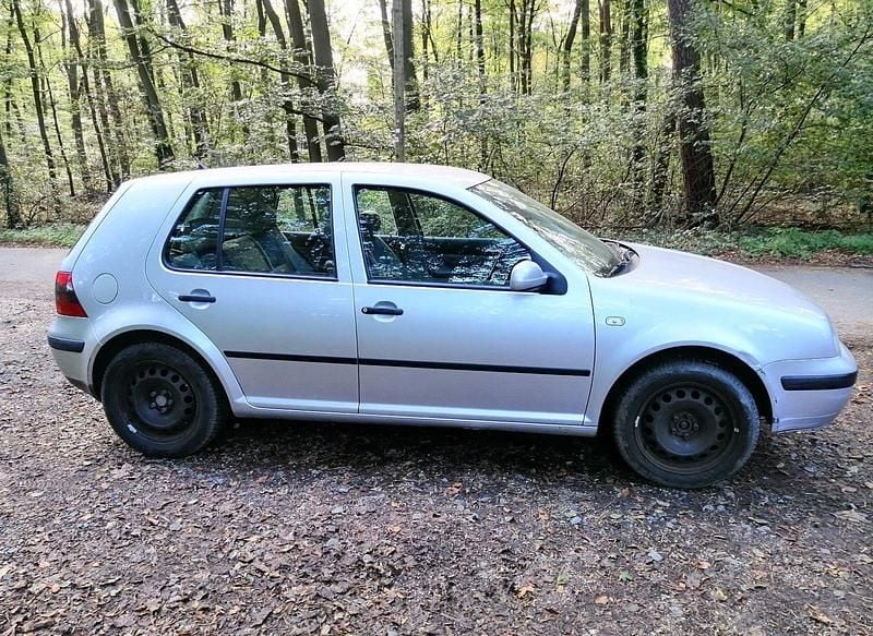 Silber Gebraucht 2008 VW Golf VI Edition Kleinwagen | 3.400 € (Superpreis) - Bild 1/4