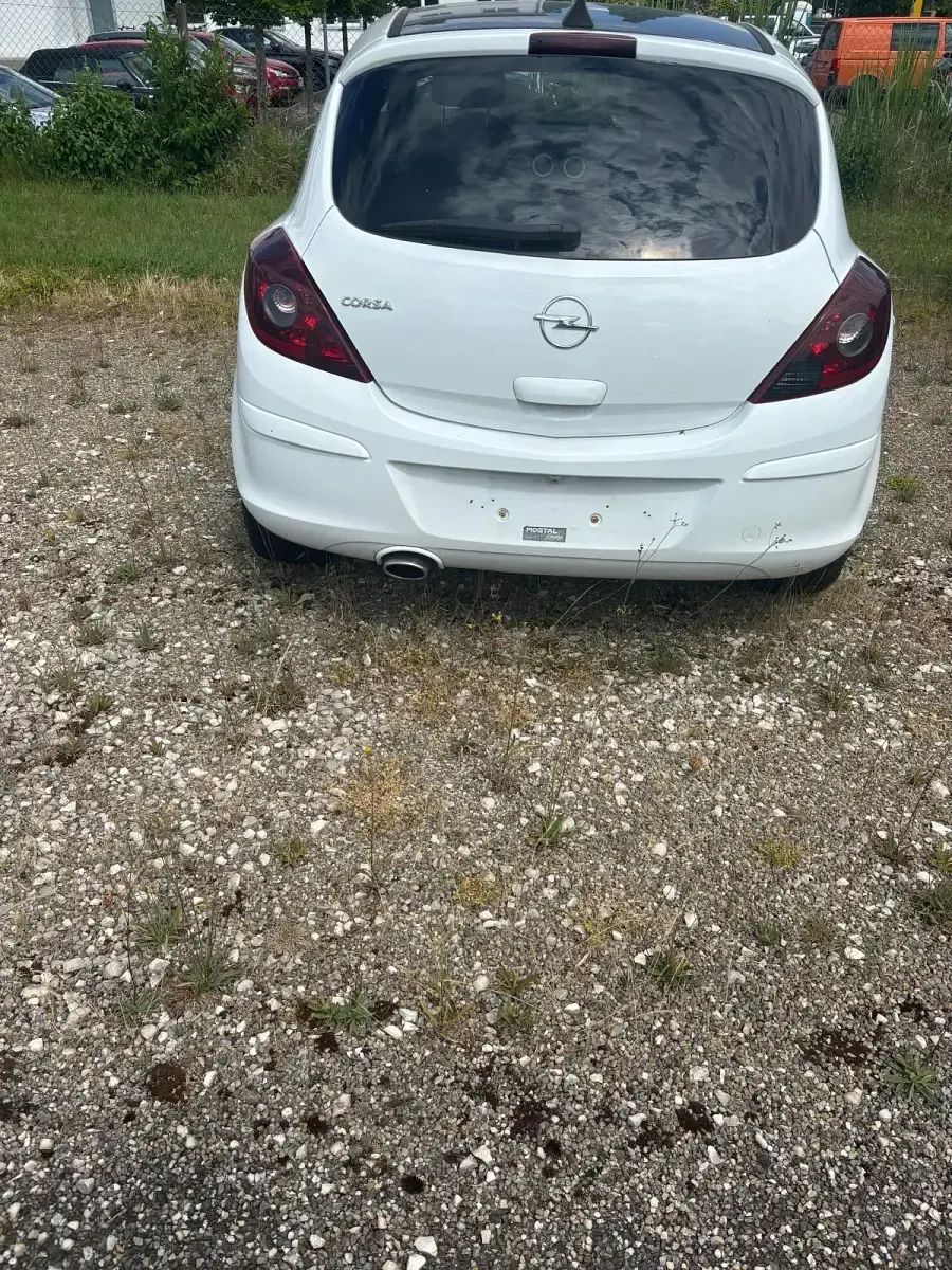 Gebraucht Opel Corsa Edition 101 PS (74 kW) 2010 Weiß Kleinwagen