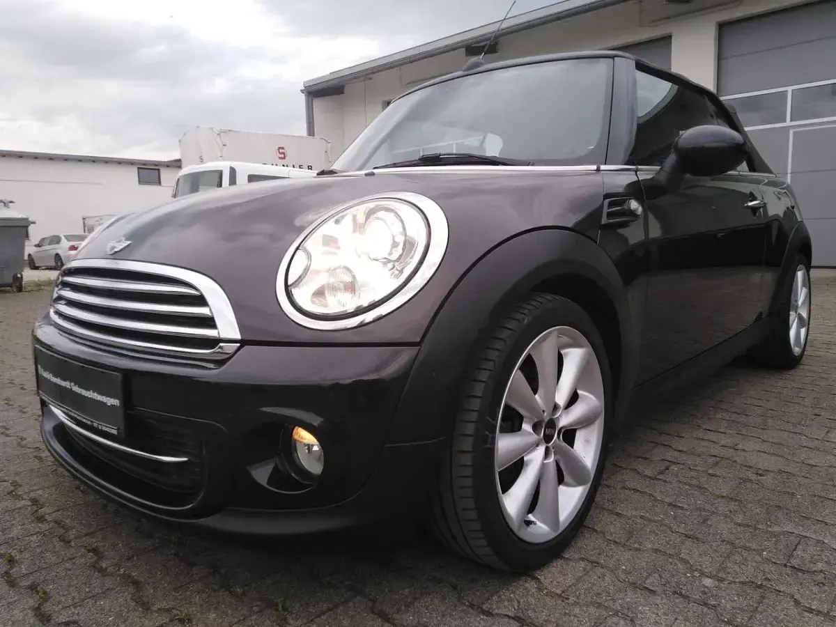 Gebraucht Mini Cooper Cabriolet 122 PS (89 kW) 2013 Iced chocolate metallic Cabrio