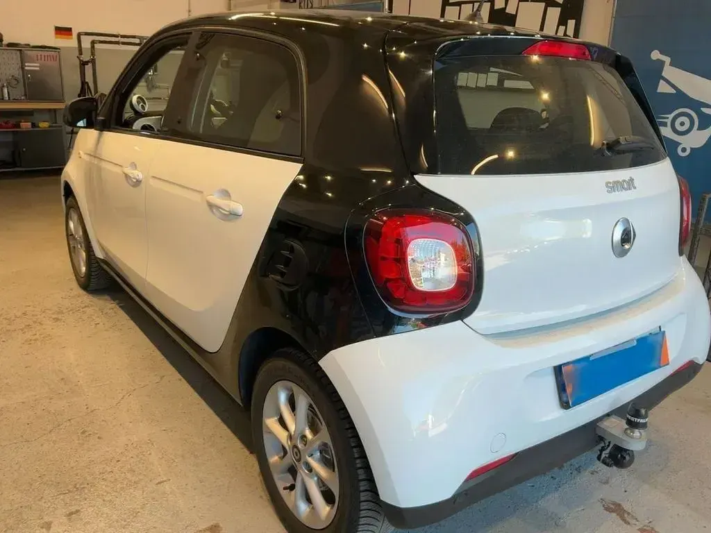 Gebraucht Smart ForFour Passion 71 PS (52 kW) 2018 Weiß Kleinwagen