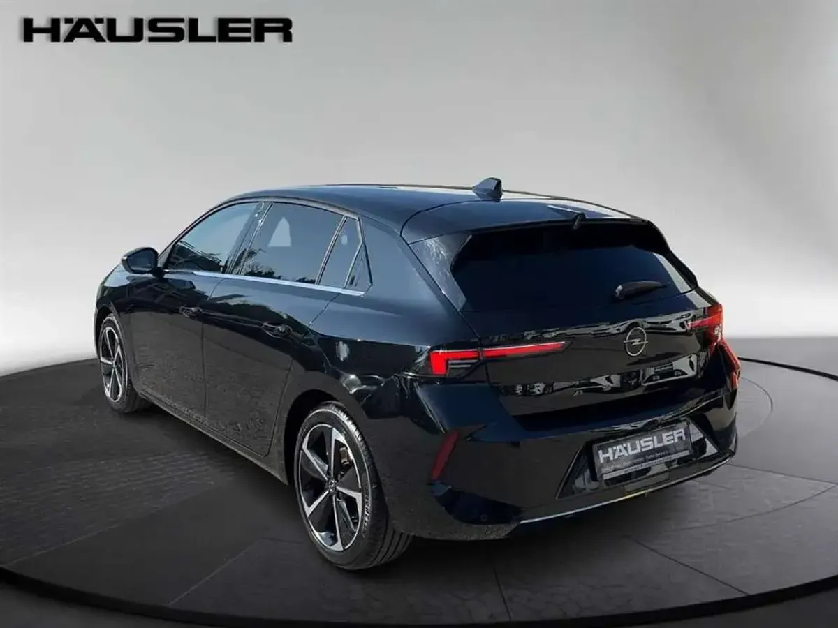 Gebraucht Opel Astra Elegance 131 PS (96 kW) 2023 Schwarz Kleinwagen