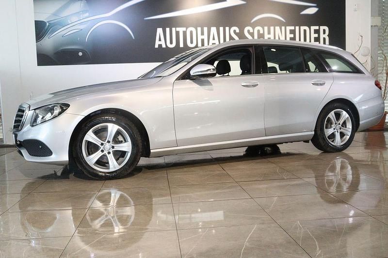 Gebraucht Mercedes E220 194 PS (142 kW) 2017 Silber Kombi