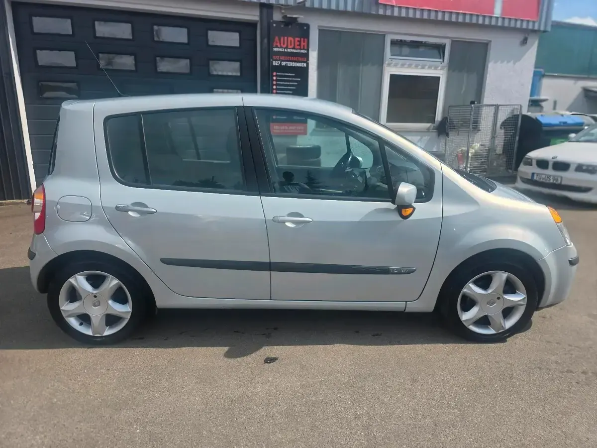 Second-hand Renault Modus 111 CP (81 kW) 2005 Auriu Monovolum