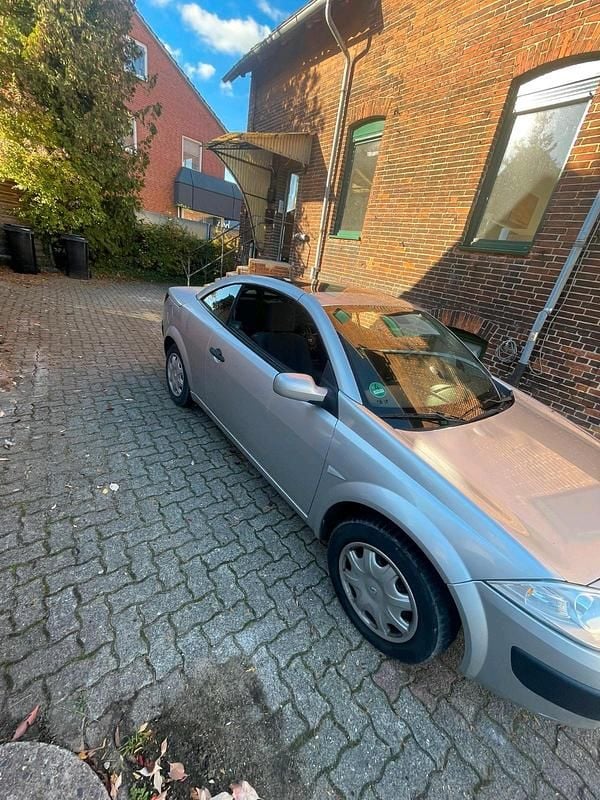 Grau Gebraucht 2006 Renault Mégane II Limousine | 1.300 € (Fairer Preis) - Bild 1/4