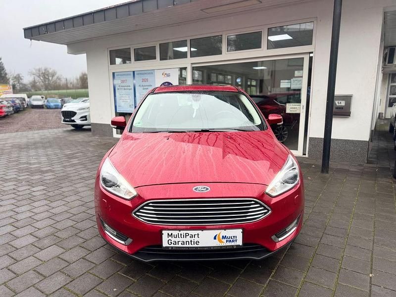 Gebraucht Ford Focus Titanium 182 PS (133 kW) 2015 Rot Limousine