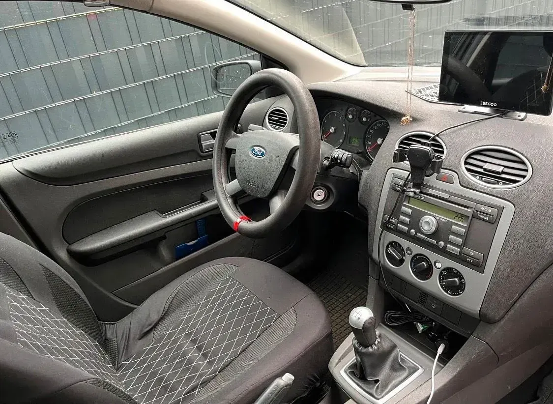 Gebraucht Ford Focus 100 PS (73 kW) 2005 Grau Kombi