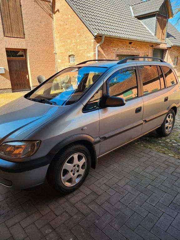 Gebraucht Opel Zafira 125 PS (91 kW) 2001 Silber Van / Kleinbus