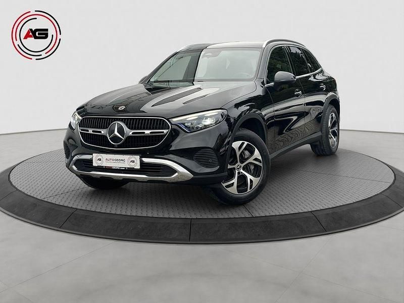 Schwarz Gebraucht 2023 Mercedes GLC300e SUV | 42.900 € - Bild 1/4