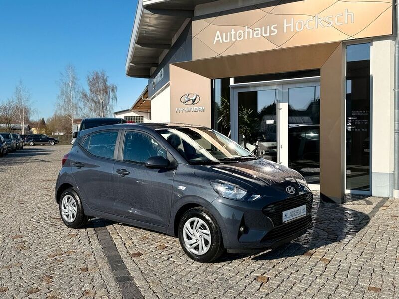 Grau Neu 2025 Hyundai i10 Select Kleinwagen | 16.990 € (Fairer Preis) - Bild 1/4