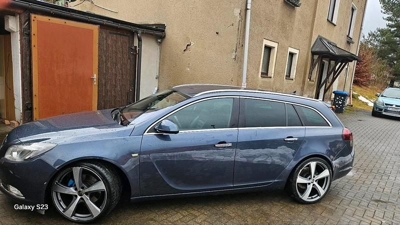 Gebraucht Opel Insignia 220 PS (161 kW) 2010 Blau Kombi