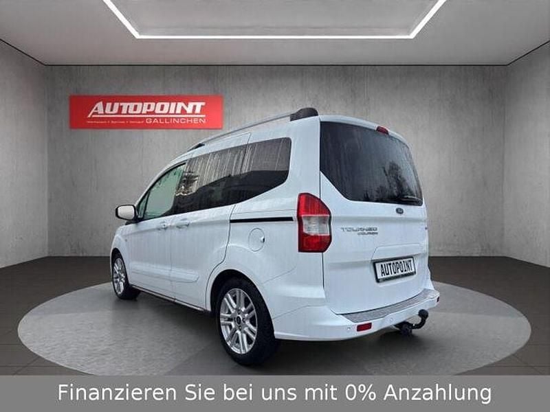 Gebraucht Ford Tourneo Courier Titanium 101 PS (74 kW) 2018 Weiß Van / Kleinbus