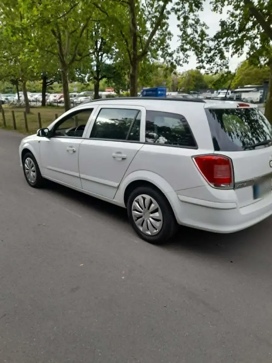 Gebraucht Opel Astra 101 PS (74 kW) 2006 Weiß Kombi