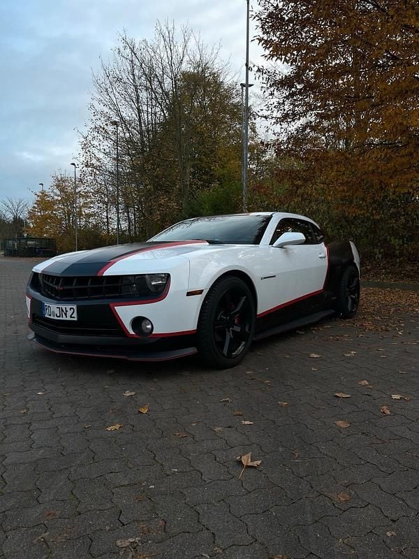Weiß Gebraucht 2012 Chevrolet Camaro LS Coupé | 15.900 € (Fairer Preis) - Bild 1/4
