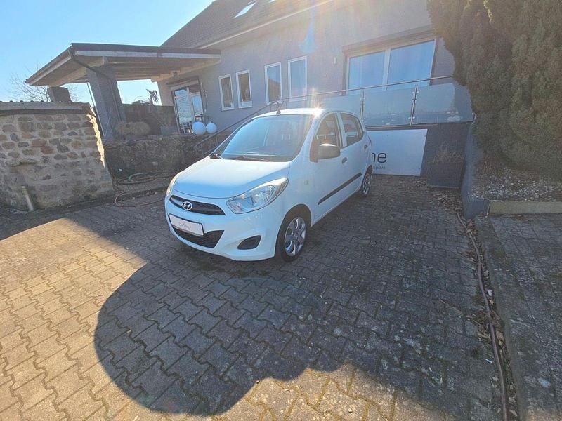 Gebraucht Hyundai i10 69 PS (50 kW) 2012 Weiß Kleinwagen