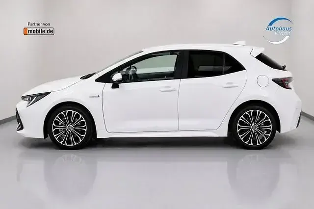 Gebraucht Toyota Corolla Club 122 PS (89 kW) 2019 Weiß Limousine