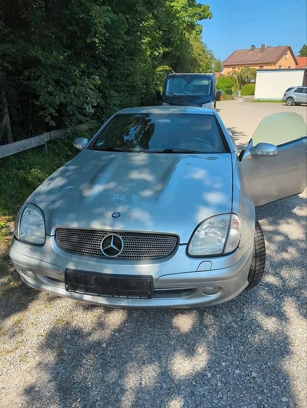 Silber Gebraucht 2002 Mercedes SLK230 Cabrio | 1.999 € - Bild 1/4