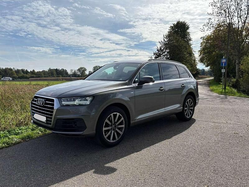 Grau Gebraucht 2017 Audi Q7 SUV | 30.000 € (Fairer Preis) - Bild 1/4