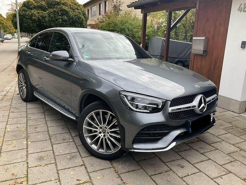 Grau Gebraucht 2021 Mercedes GLC300e Coupé | 39.900 € (Guter Preis) - Bild 1/4