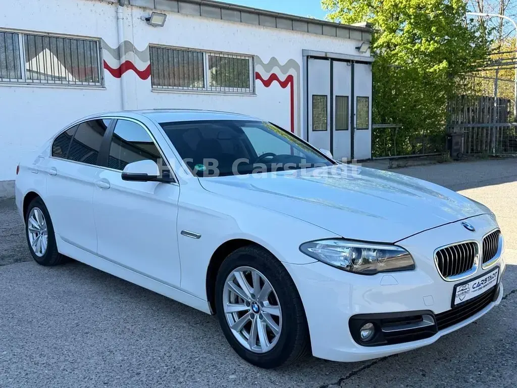 Używany BMW 520 Performance 190 KM (139 kW) 2015 Biały Sedan/Limuzyna