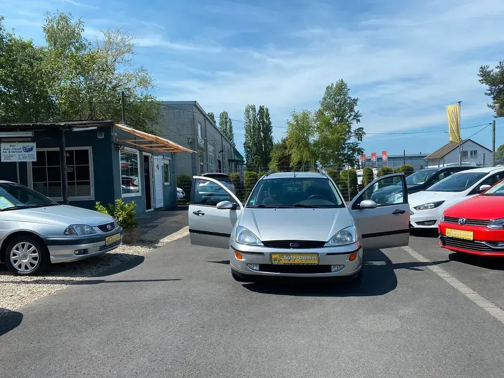 Gebraucht Ford Focus 101 PS (74 kW) 2000 Grau Limousine