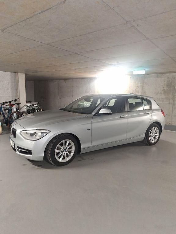 Silber Gebraucht 2013 BMW 118 Sport Line Kleinwagen | 4.250 € (Guter Preis) - Bild 1/4