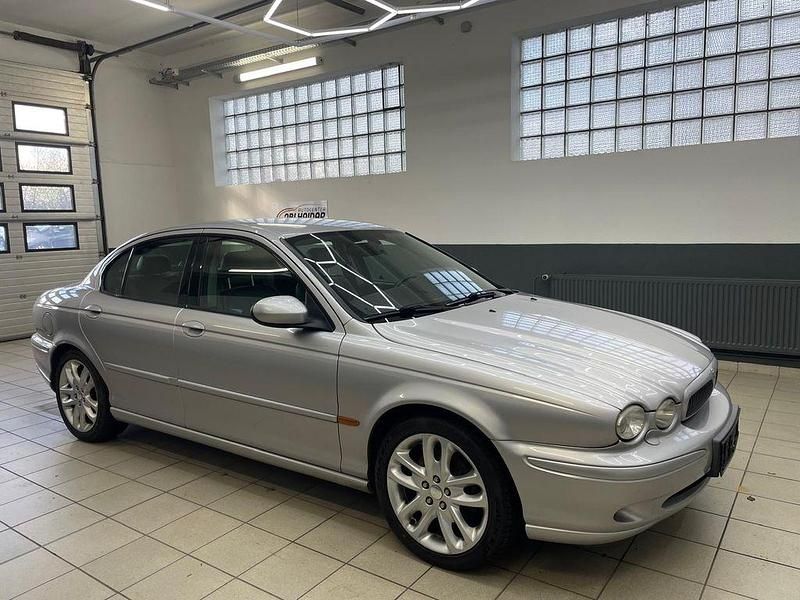 Silber Gebraucht 2002 Jaguar X-type Limousine | 2.000 € (Fairer Preis) - Bild 1/4