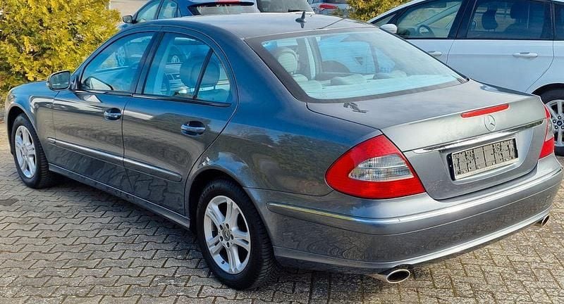 Gebraucht Mercedes E230 Avantgarde 204 PS (150 kW) 2007 Grau Limousine