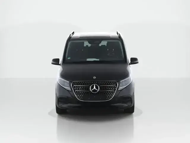 Gebraucht Mercedes V220 Avantgarde 163 PS (119 kW) 2024 Schwarz Van / Kleinbus