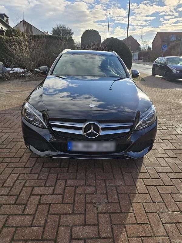 Schwarz Gebraucht 2016 Mercedes C220 Kombi | 13.500 € (Guter Preis) - Bild 1/4