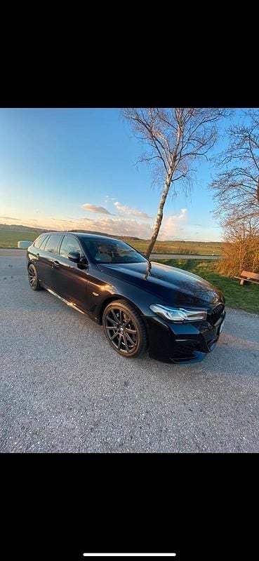 Schwarz Gebraucht 2022 BMW 530 Kombi | 39.889 € (Fairer Preis) - Bild 1/4
