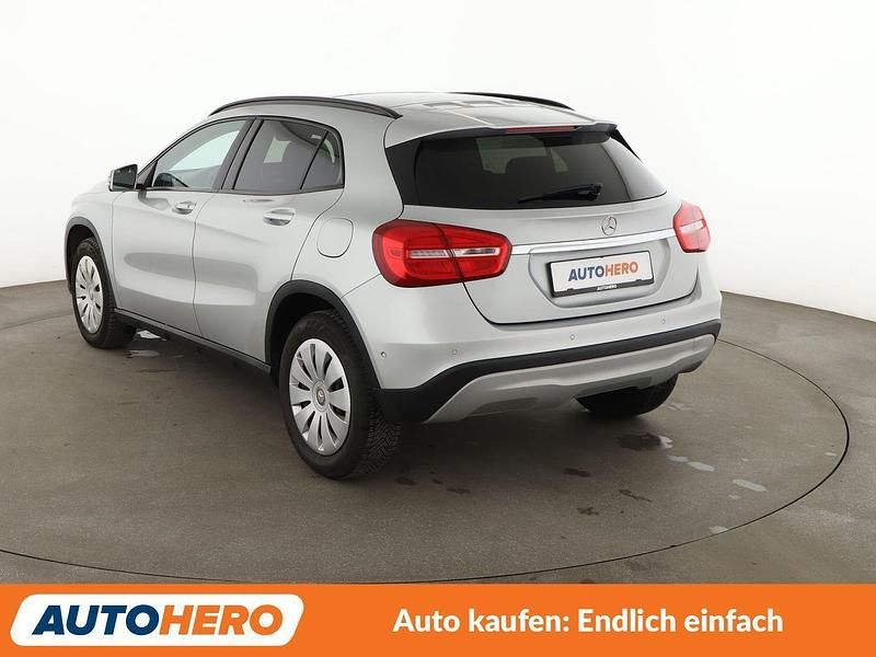 Gebraucht Mercedes GLA200 136 PS (100 kW) 2016 Silber SUV