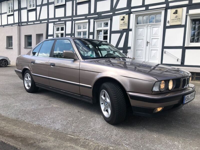 Second-hand BMW 525 170 CP (125 kW) 1988 Bej Berlinǎ