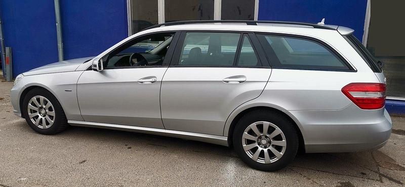 Gebraucht Mercedes E250 204 PS (150 kW) 2012 Silber Kombi