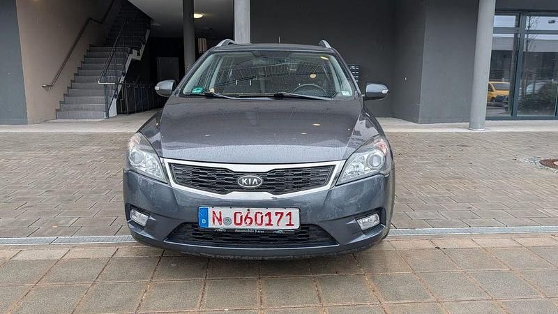 Gebraucht Kia Ceed DREAM-TEAM Edition 116 PS (85 kW) 2011 Grau Kleinwagen