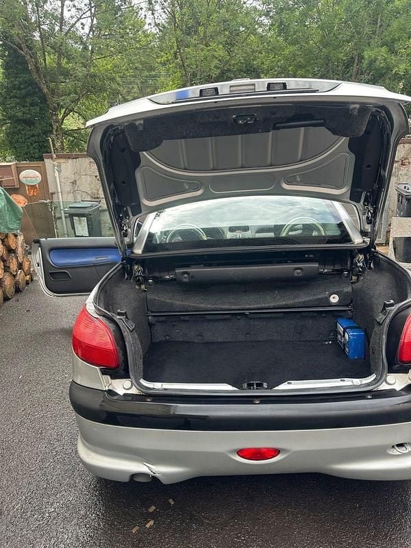 Gebraucht Peugeot 206 CC 109 PS (80 kW) 2002 Silber Cabrio