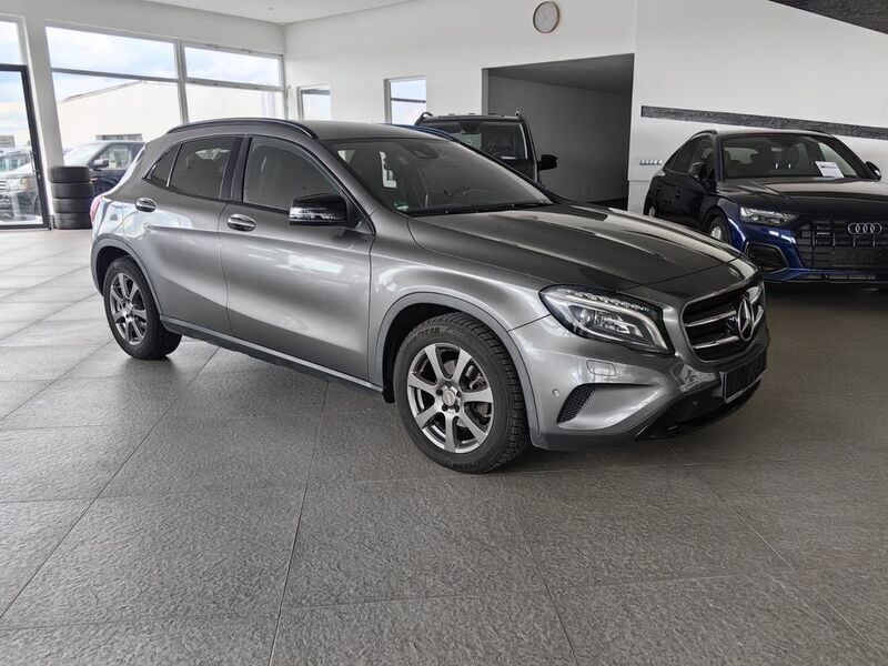 Gebraucht Mercedes GLA200 136 PS (100 kW) 2016 Grau SUV