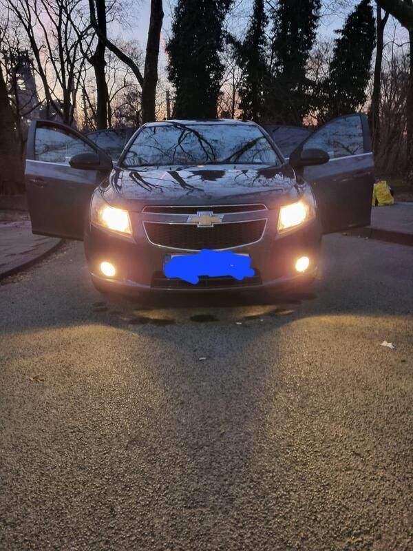 Grau Gebraucht 2011 Chevrolet Cruze Limousine | 1.900 € (Fairer Preis) - Bild 1/4